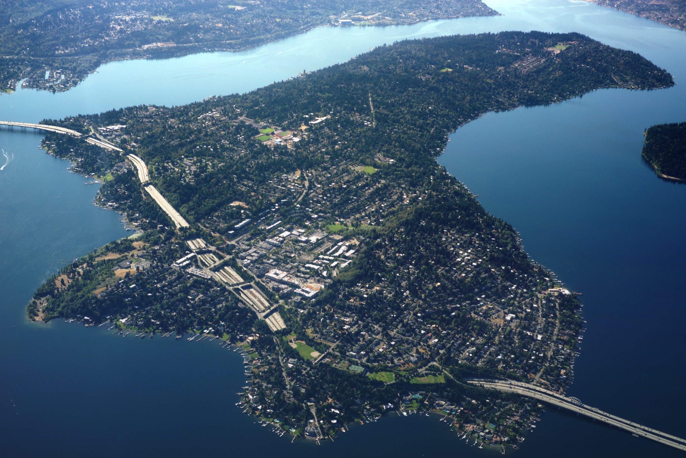 Aerial view of Mercer Island in Lake Washington, seen from the northwest.